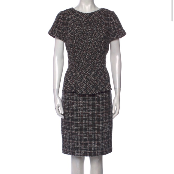 Like new chanel tweed  dress - Picture 2 of 12